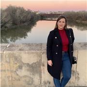 Me defino como una persona comprometida, que le gusta mejorar, con capacidad de adaptación y con ganas de aprender de la gente que me rodea y compartir mis propios conocimientos.